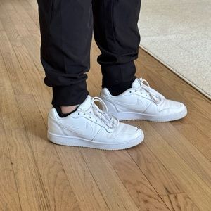 Nike Ebernon court low in good condition. Downsizing shoes